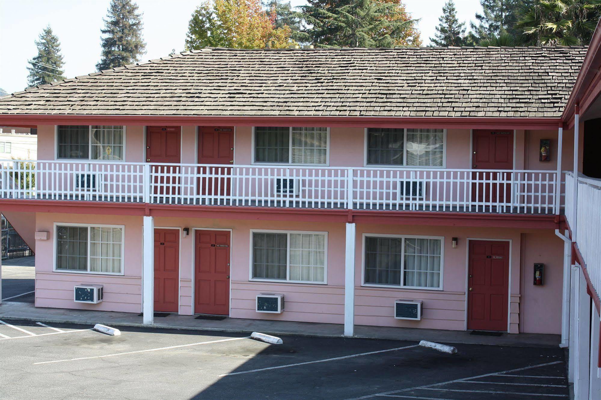 National 9 Motel Santa Cruz Exterior photo